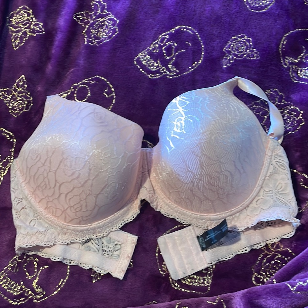 I have to many bras it’s light pink with a light pink flower detail